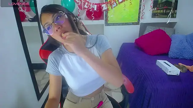 Snapshot of Catalehia_Milk chatting on February 20, 2025, 7:30 pm Catalehia Milk online show from February 20, 2025, 7:30 pm
