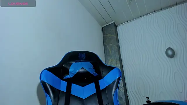 Snapshot of Catalehia_Milk chatting on December 4, 2025, 9:12 pm Catalehia Milk online show from December 4, 2025, 9:12 pm