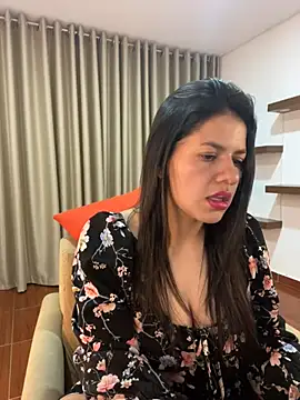 Snapshot of Alice_Biel chatting on January 15, 2025, 12:51 am Alice Biel online show from January 15, 2025, 12:51 am