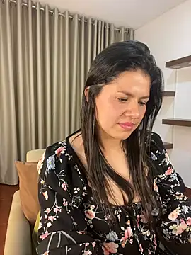 Snapshot of Alice_Biel chatting on February 1, 2025, 12:29 am Alice Biel online show from February 1, 2025, 12:29 am