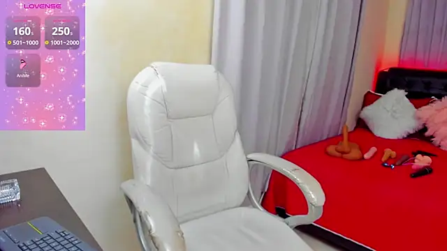 Snapshot of Hot_beauty__ chatting on January 23, 2025, 4:19 am Hot beauty online show from January 23, 2025, 4:19 am