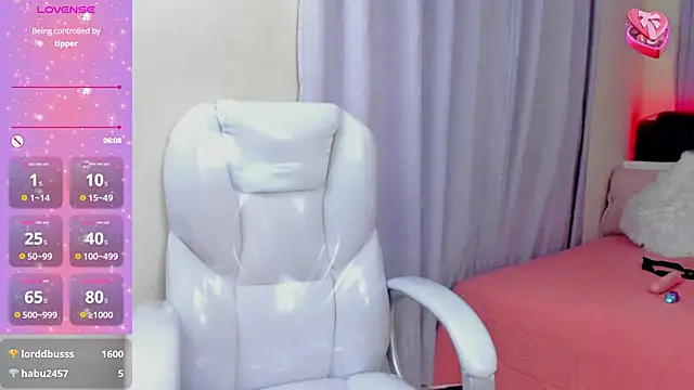 Snapshot of Hot_beauty__ chatting on January 25, 2025, 5:51 am Hot beauty online show from January 25, 2025, 5:51 am