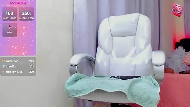 Snapshot of Hot_beauty__ chatting on January 26, 2025, 7:21 am Hot beauty online show from January 26, 2025, 7:21 am