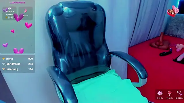 Snapshot of Hot_beauty__ chatting on February 14, 2025, 12:25 pm Hot beauty online show from February 14, 2025, 12:25 pm