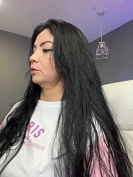 Snapshot of Hot_beauty__ chatting on October 13, 2025, 12:32 am Hot beauty online show from October 13, 2025, 12:32 am