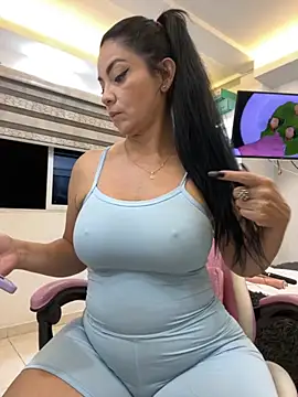 Snapshot of Hot_beauty__ chatting on November 13, 2025, 2:43 am Hot beauty online show from November 13, 2025, 2:43 am