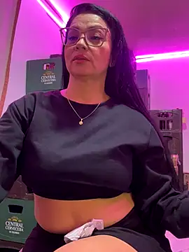 Snapshot of Hot_beauty__ chatting on November 29, 2025, 5:43 am Hot beauty online show from November 29, 2025, 5:43 am