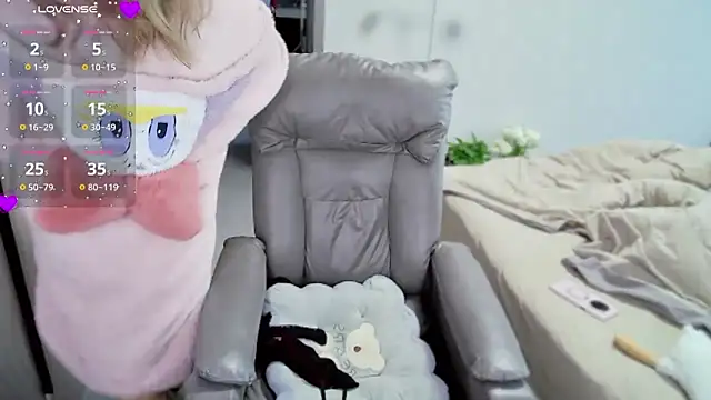 Xiaoyu-G online show from March 12, 2025, 9:02 am