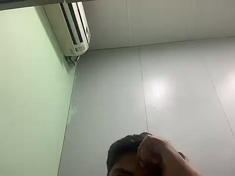 Snapshot of Mixups161 chatting on December 15, 2025, 9:35 am Mixups161 online show from December 15, 2025, 9:35 am