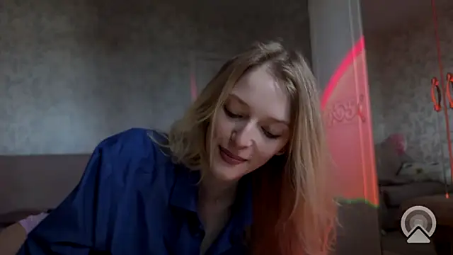 Snapshot of Evvie_Summn1 chatting on September 16, 2025, 3:51 am Evvie Summn1 online show from September 16, 2025, 3:51 am