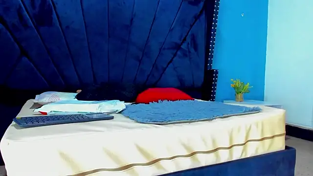 MAISE HILL1 online show from December 31, 2024, 4:35 pm