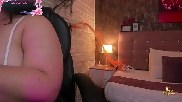 Snapshot of alice__tylor chatting on November 6, 2025, 11:00 am alice tylor online show from November 6, 2025, 11:00 am