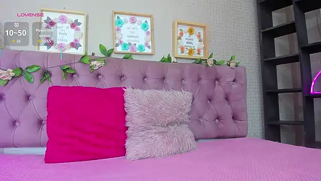 Lia Keen online show from October 20, 2025, 8:20 pm