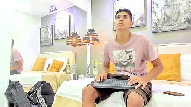 Snapshot of kieran_derek chatting on October 23, 2025, 3:17 am kieran derek online show from October 23, 2025, 3:17 am