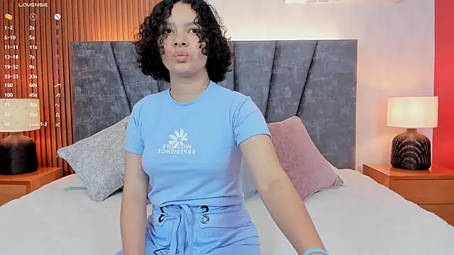 pretty sunlight  online show from January 8, 2025, 1:32 am