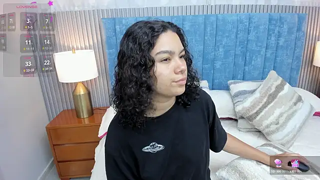 pretty sunlight  online show from October 4, 2025, 1:47 am