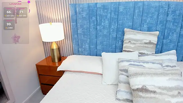 pretty sunlight  online show from October 15, 2025, 1:39 am