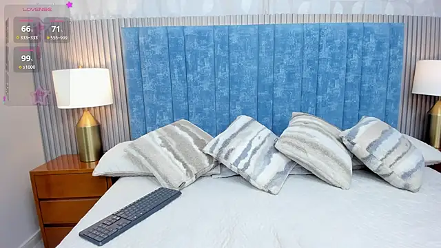 pretty sunlight  online show from November 9, 2025, 1:37 am