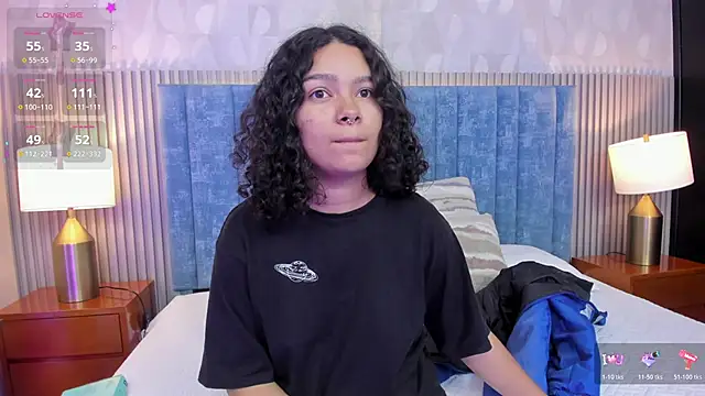 pretty sunlight  online show from November 21, 2025, 1:37 am