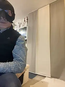 Snapshot of lucboyslam chatting on December 17, 2024, 9:07 am lucboyslam online show from December 17, 2024, 9:07 am