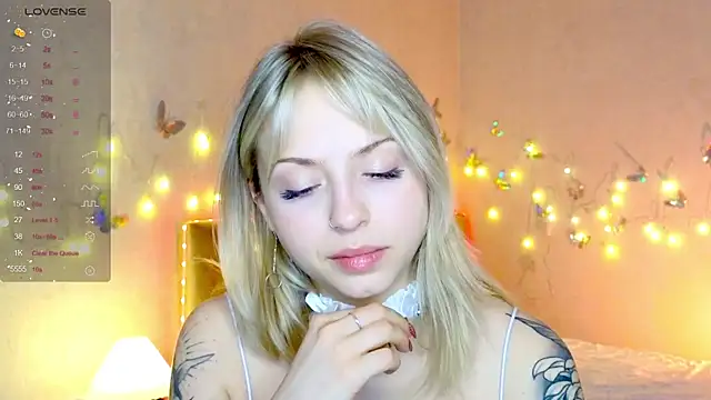 Snapshot of lavenderluxe chatting on January 4, 2025, 2:56 pm lavenderluxe online show from January 4, 2025, 2:56 pm