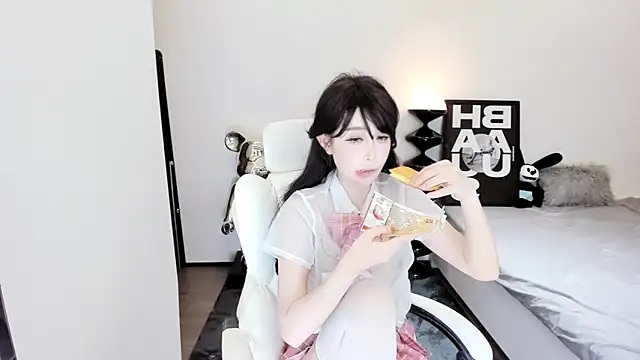 Snapshot of bdbdzs chatting on February 19, 2025, 8:31 pm bdbdzs online show from February 19, 2025, 8:31 pm