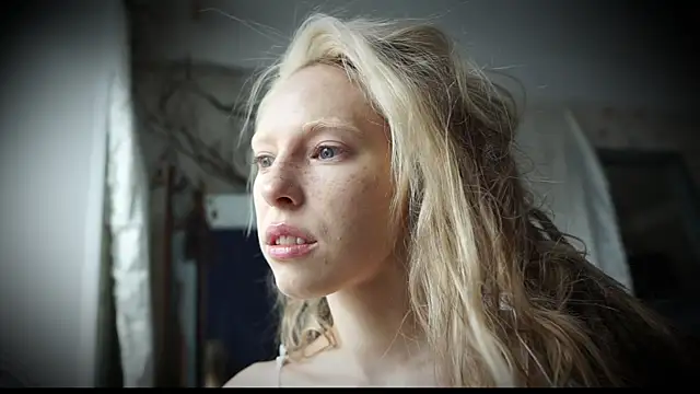 Snapshot of _Phantom_thread_ chatting on February 25, 2025, 8:58 am Phantom thread online show from February 25, 2025, 8:58 am