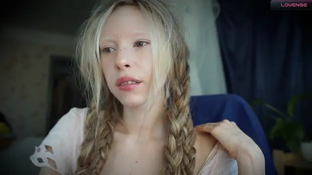 Snapshot of _Phantom_thread_ chatting on October 8, 2025, 8:56 am Phantom thread online show from October 8, 2025, 8:56 am