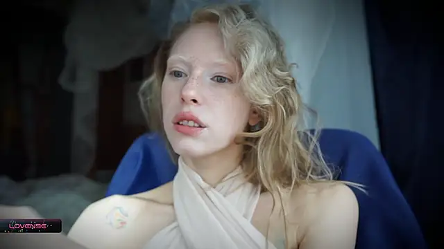 Snapshot of _Phantom_thread_ chatting on October 13, 2025, 10:04 am Phantom thread online show from October 13, 2025, 10:04 am