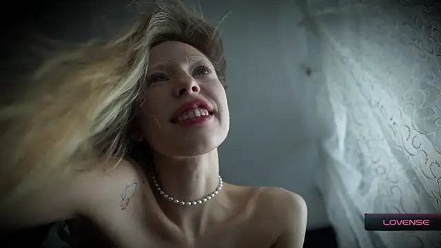 Snapshot of _Phantom_thread_ chatting on December 2, 2025, 9:25 am Phantom thread online show from December 2, 2025, 9:25 am