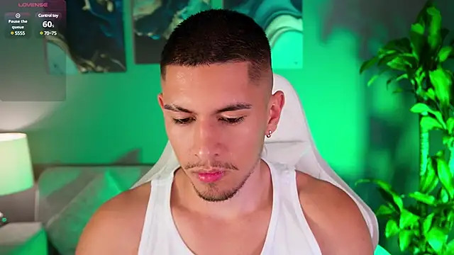 Snapshot of Aaronfox_x chatting on January 6, 2025, 2:48 am Aaronfox x online show from January 6, 2025, 2:48 am