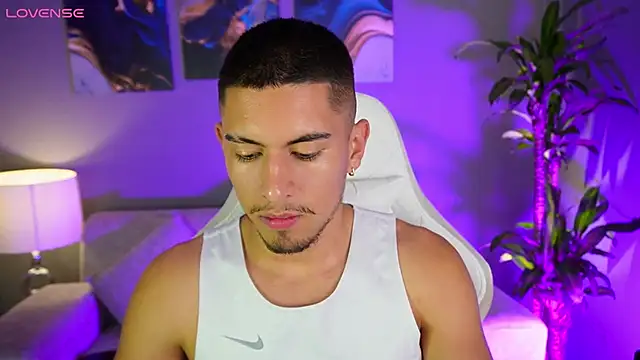 Snapshot of Aaronfox_x chatting on January 8, 2025, 2:35 am Aaronfox x online show from January 8, 2025, 2:35 am