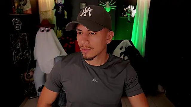 Aaronfox x online show from October 24, 2025, 1:35 am