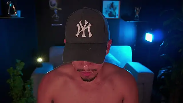 Aaronfox x online show from November 16, 2025, 10:37 pm