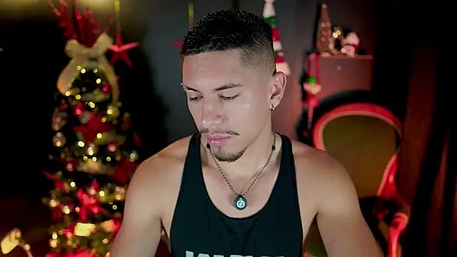 Aaronfox x online show from December 15, 2025, 11:25 am