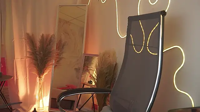 EllieCutes online show from October 31, 2025, 11:55 am