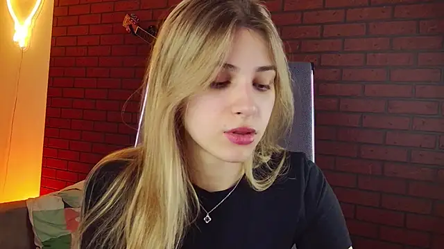 EllieCutes online show from November 28, 2025, 8:39 am