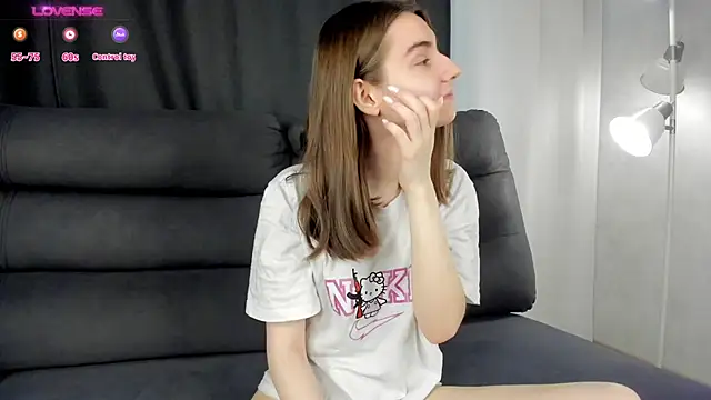 Snapshot of MeghanElson chatting on March 21, 2025, 11:33 am MeghanElson online show from March 21, 2025, 11:33 am