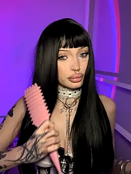 madelinexx online show from November 11, 2025, 2:28 pm