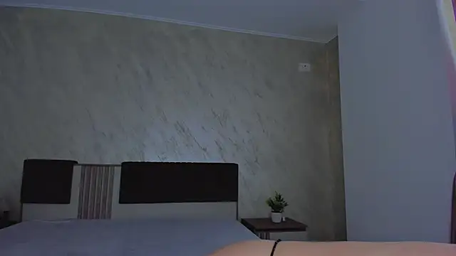 AliyaWade  online show from December 17, 2025, 8:31 am