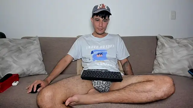 Snapshot of Huge_latin_cock chatting on October 5, 2025, 2:15 pm Huge latin cock online show from October 5, 2025, 2:15 pm
