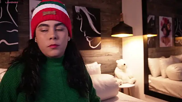 Snapshot of DanyAndAlexa chatting on December 24, 2024, 12:11 pm DanyAndAlexa online show from December 24, 2024, 12:11 pm