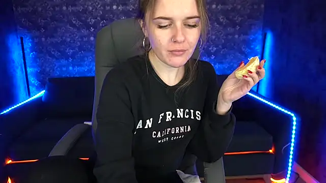 Snapshot of MaribelRiverr_ chatting on February 10, 2025, 9:47 am MaribelRiverr online show from February 10, 2025, 9:47 am