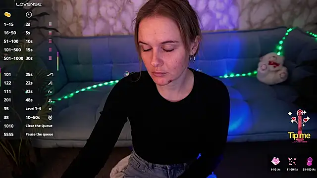 Snapshot of MaribelRiverr_ chatting on October 4, 2025, 5:49 am MaribelRiverr online show from October 4, 2025, 5:49 am