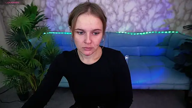 Snapshot of MaribelRiverr_ chatting on October 6, 2025, 5:49 am MaribelRiverr online show from October 6, 2025, 5:49 am