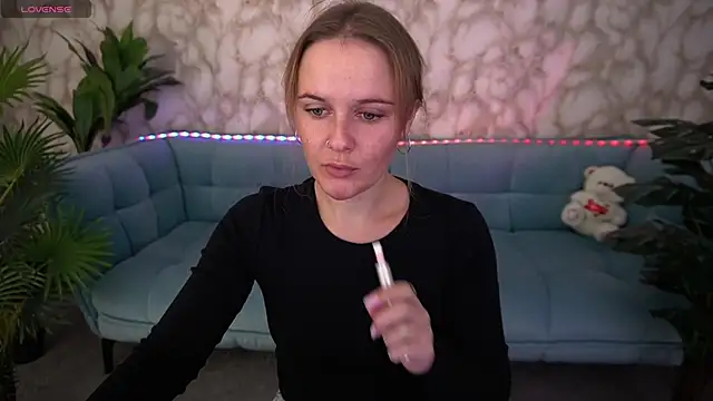 Snapshot of MaribelRiverr_ chatting on October 14, 2025, 5:52 am MaribelRiverr online show from October 14, 2025, 5:52 am