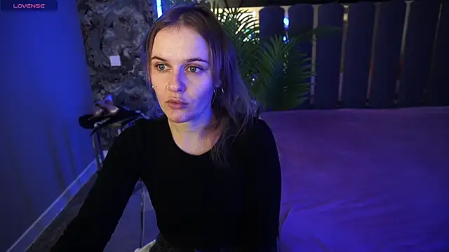 Snapshot of MaribelRiverr_ chatting on November 3, 2025, 6:36 am MaribelRiverr online show from November 3, 2025, 6:36 am