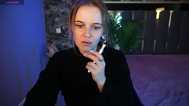 Snapshot of MaribelRiverr_ chatting on November 4, 2025, 6:34 am MaribelRiverr online show from November 4, 2025, 6:34 am