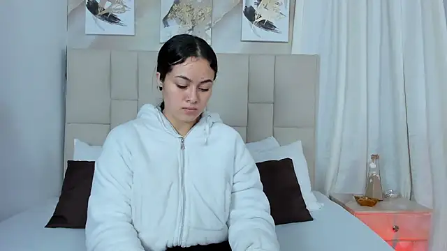 Jaslyn  Smith online show from January 9, 2025, 2:07 pm