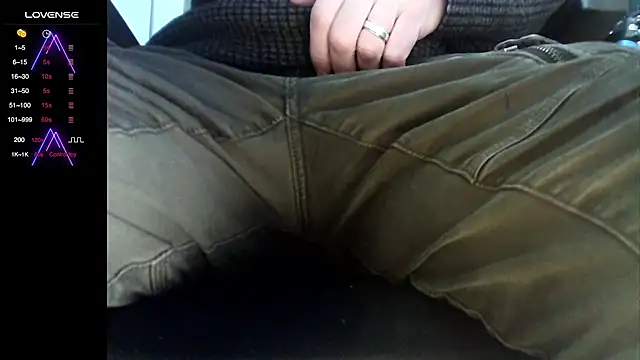 Snapshot of Big_And_ThickUK chatting on March 17, 2025, 2:56 pm Big And ThickUK online show from March 17, 2025, 2:56 pm